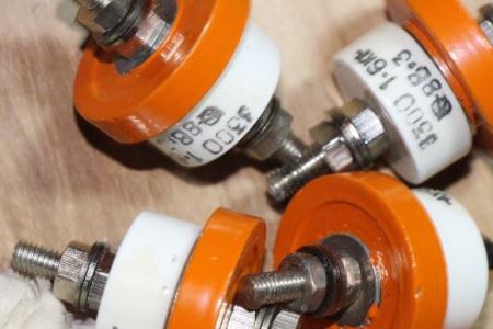 真空開關(guān)管的氣密絕緣系統(tǒng)、屏蔽系統(tǒng)以及導(dǎo)電系統(tǒng)